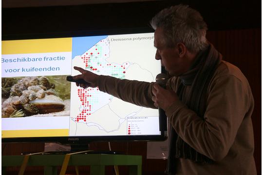 Lezing door Mennobart van Eerden in het vooronder